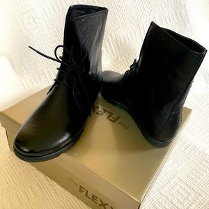 NEW Ankle Boot, Supple Black Leather Lace-up, Size 8.5M, by The Flexx